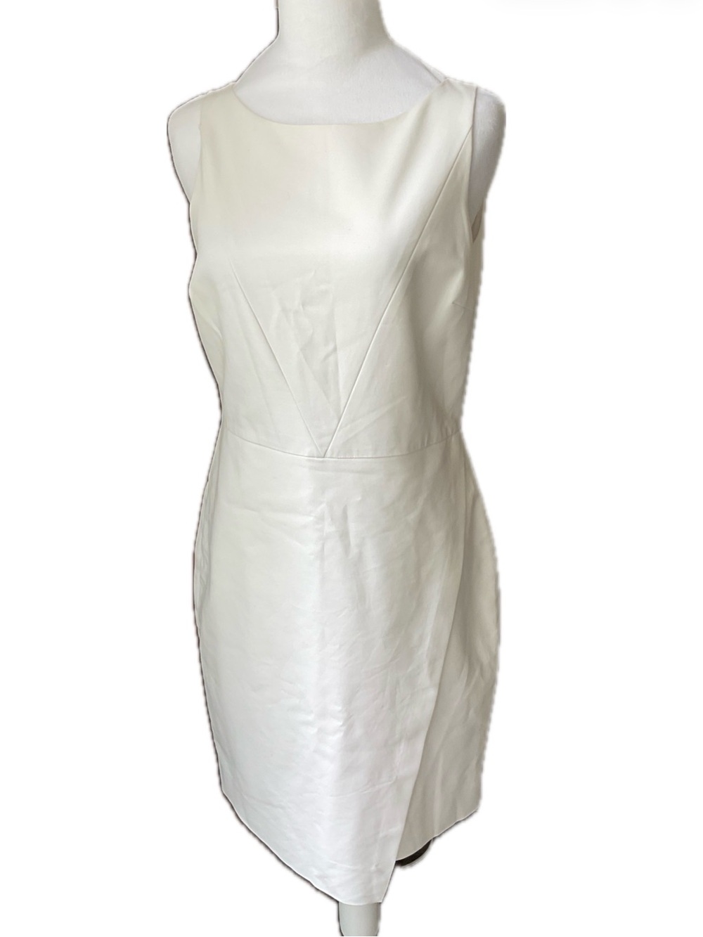 ***Banana Republic  Sleeveless Ivory Seamed Lined Sheath Dress .